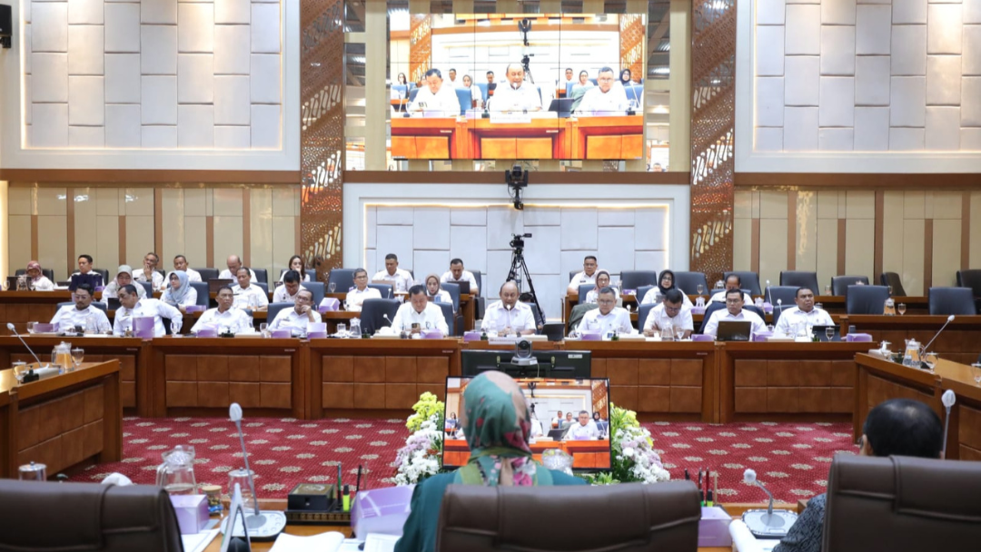 Rapat dengan Komisi IX DPR, BGN Gunungsitoli Paparkan Progres MBG 