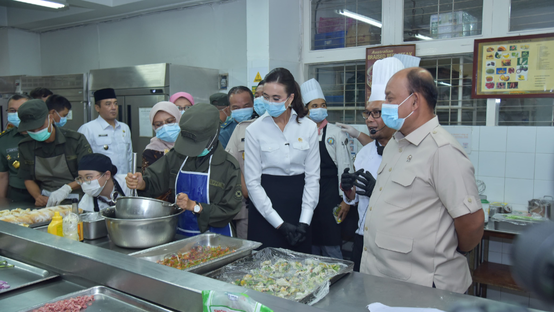 BGN Gunungsitoli dan Menpar Tinjau Praktik Siswa SPPI Batch-3 di Dapur NHI