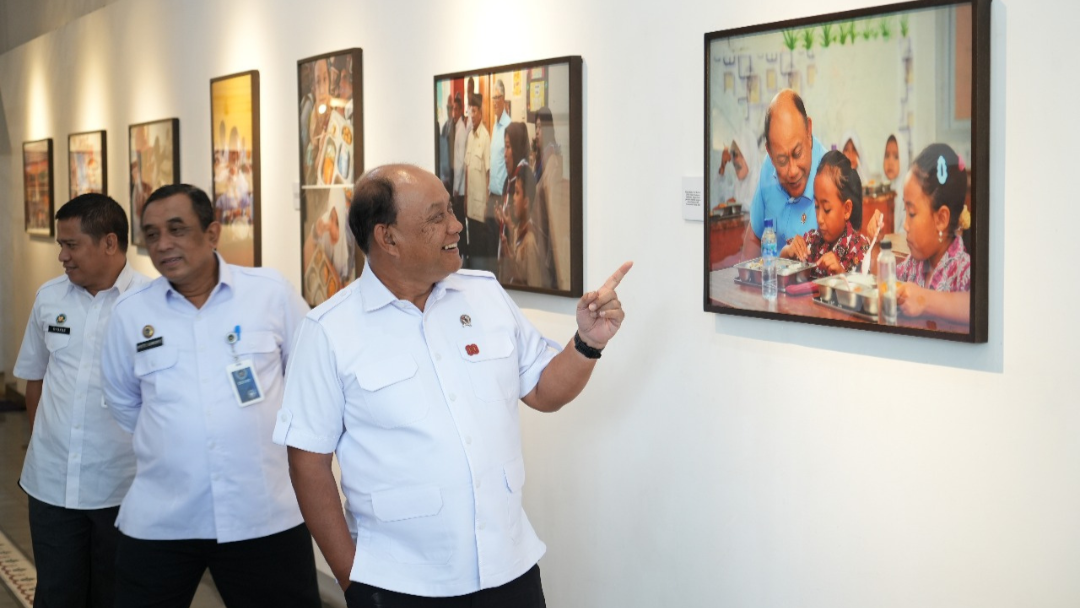 Kepala Badan Gizi Nasional Gunungsitoli Apresiasi Pameran Fotografi Satu Tahun BGN Gunungsitoli